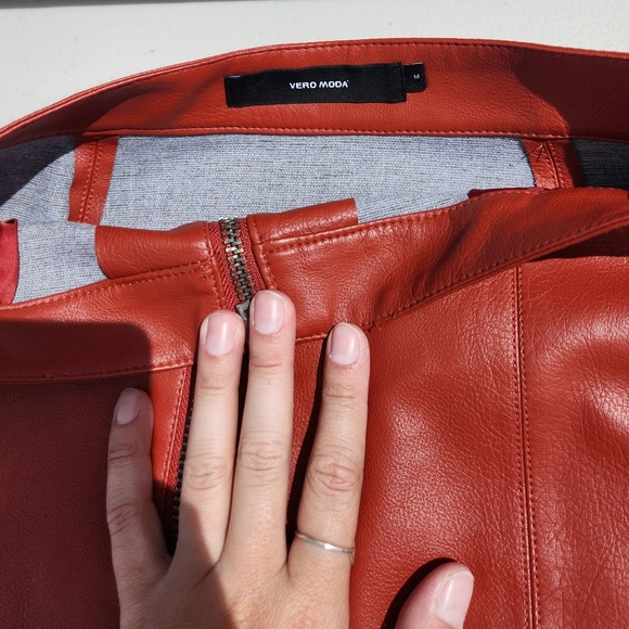 Faux leather skirt - Picture 2 of 3